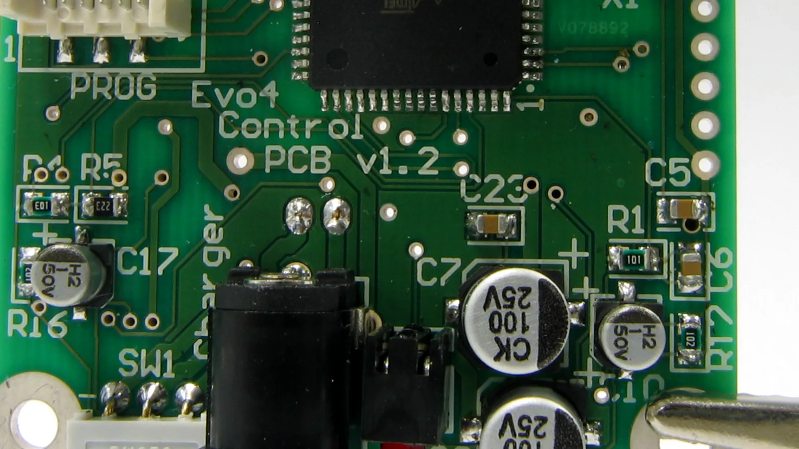 Khu vực IC nhiều chân trên bo mạch SMD
